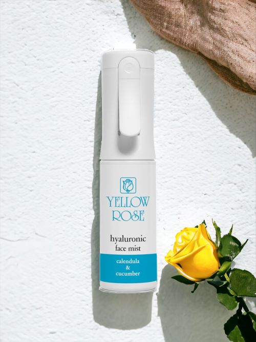 Das Yellow Rose HYALURON-GESICHTSSPRAY ist ein Feuchtigkeit spendendes und beruhigendes Gesichtsspray mit Hyaluronsäure sowie Extrakten aus Ringelblume und Gurke. Die hoch wirksamen Inhaltsstoffe kühlen und beruhigen die Haut.