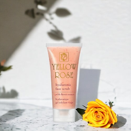 Das Yellow Rose <strong>HYALURON GESICHTSPEELING MIT BLUMENEXTRAKTEN</strong> ist ein exfolierendes Gel mit Enzymen, getrockneten Lotusblüten und Hyaluronsäure, das eine Tiefenreinigung des Gesichts ermöglicht.